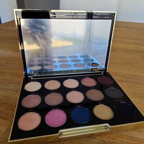 Urban Decay x Gwen Stefani palette - Picture 3 of 5